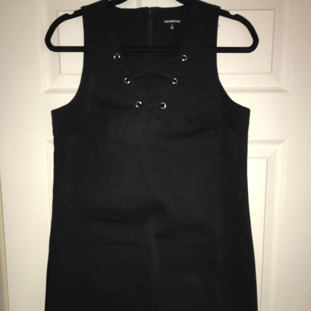 What to wear black small dress